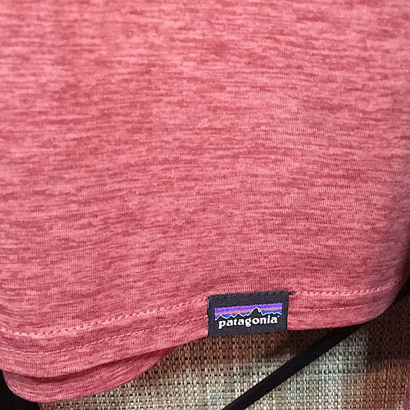 GENTLY USED PATAGONIA XS LIGHT WEIGHT RED SHIRT BOYS - Picture 4 of 5